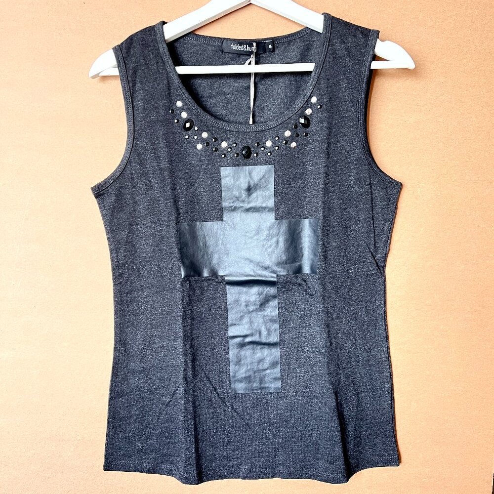 BNWT Folded & Hung brand Sleeveless tee w/black cross design on black tee Size M